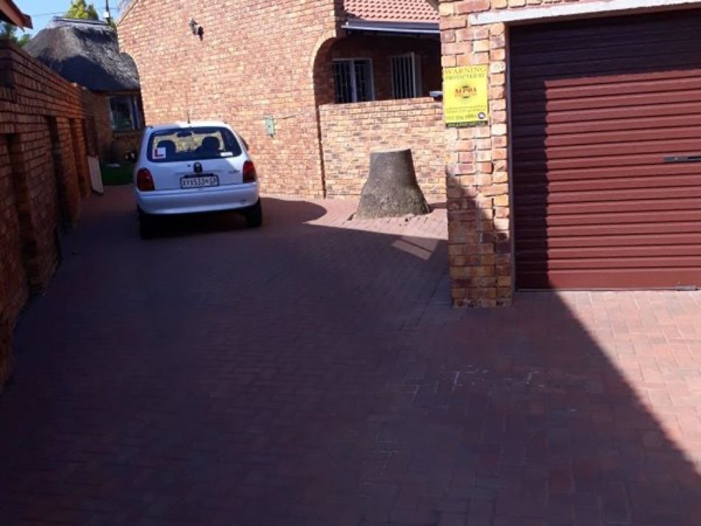 2 Bedroom Cluster House For Sale in Birchleigh, Kempton Park