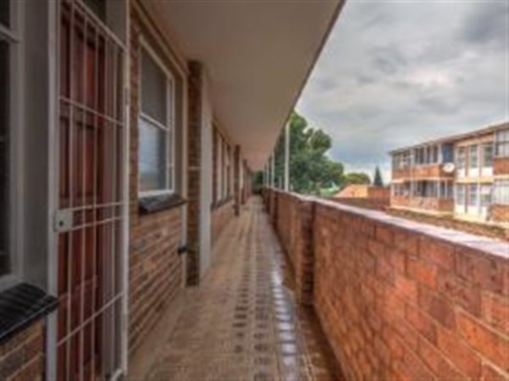 2 Bedroom Apartment / Flat For Sale in Birchleigh, Kempton Park