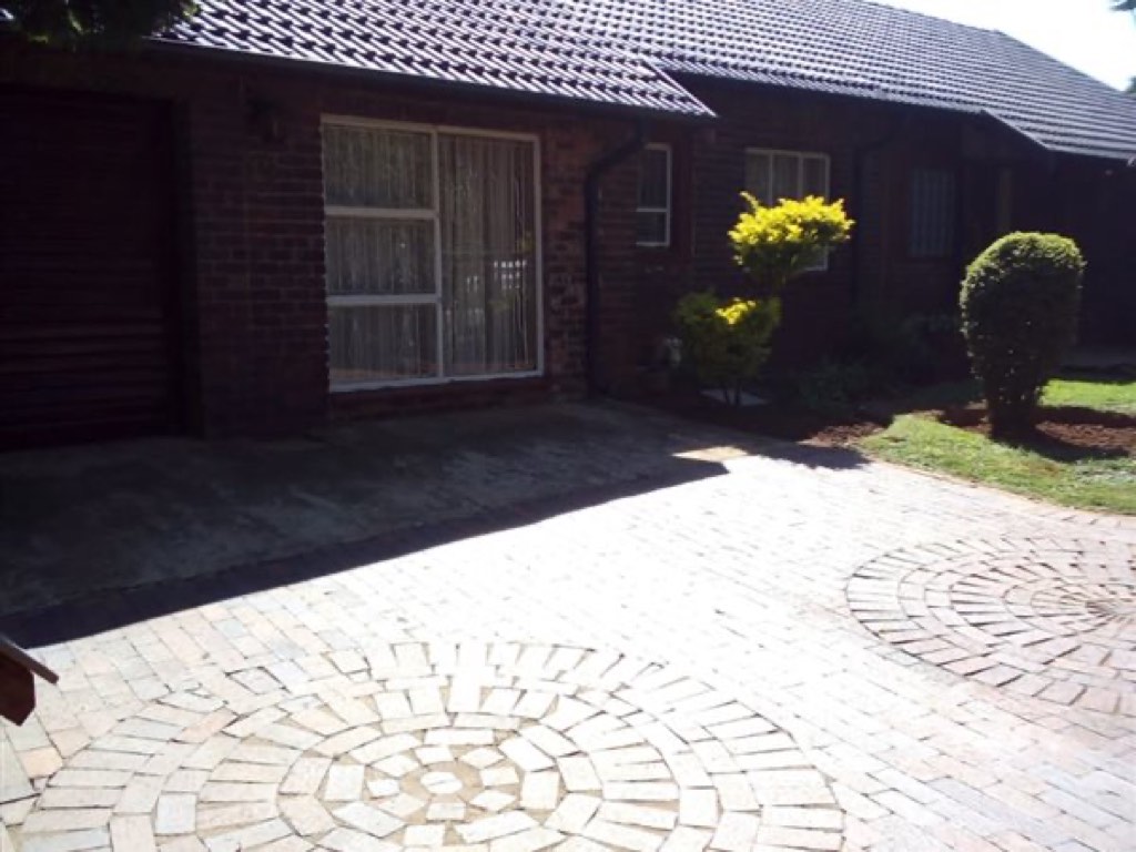 4 Bedroom House For Sale in Birch Acres, Kempton Park