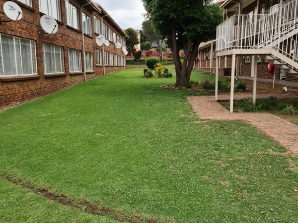 2 Bedroom Apartment / Flat For Sale in Edleen, Kempton Park