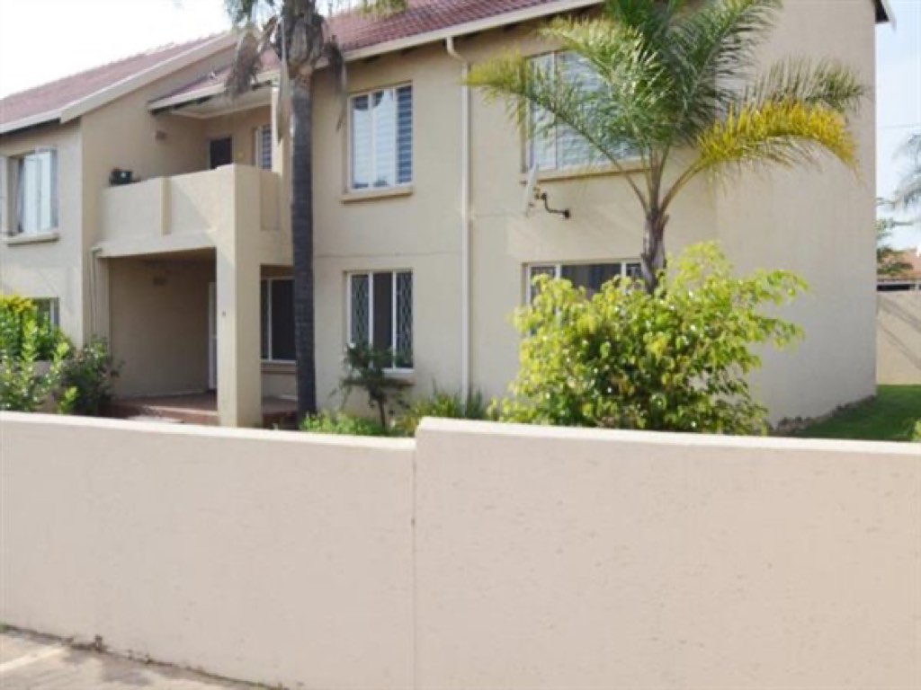 3 Bedroom Townhouse For Sale in Glen Marais, Kempton Park