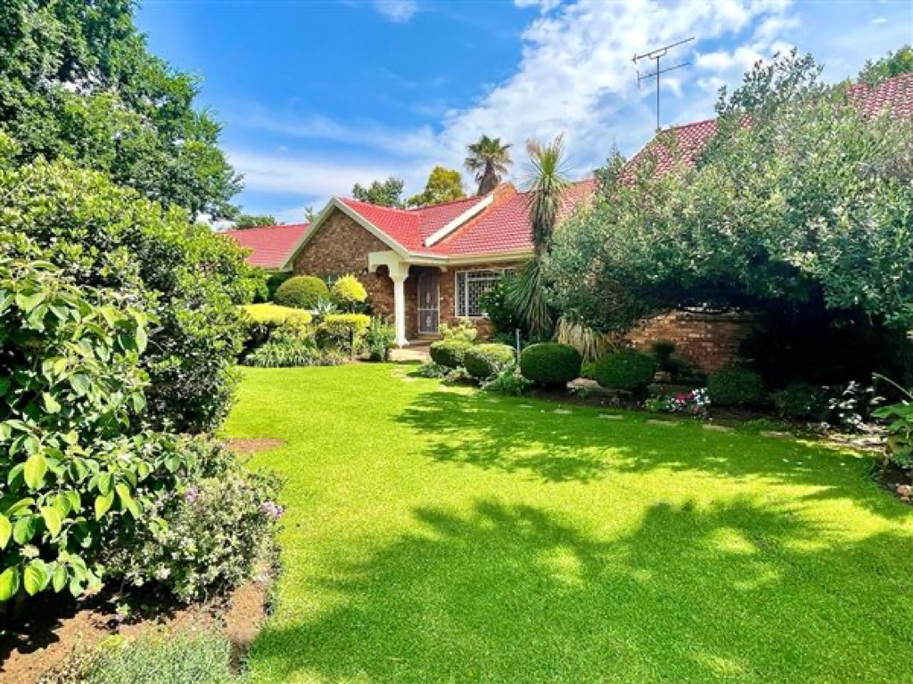 5 Bedroom House For Sale in Nigel, Nigel