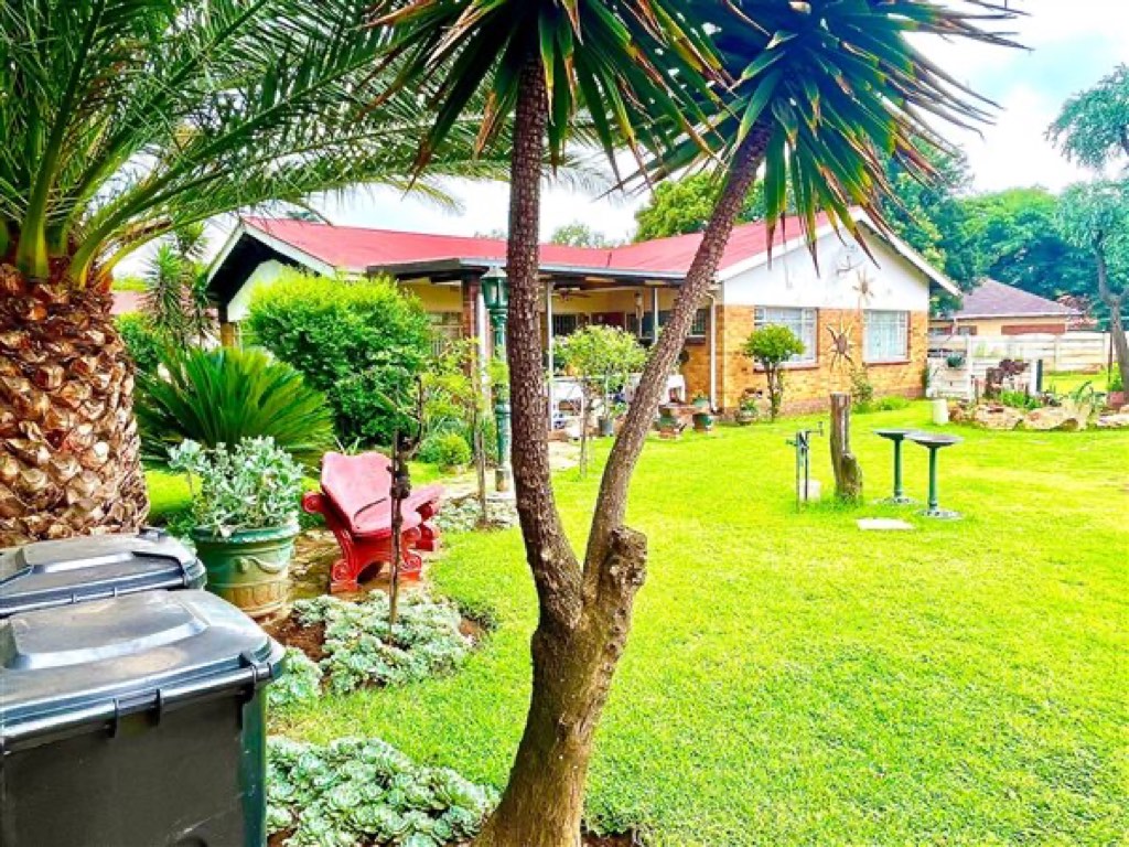 3 Bedroom House For Sale in Springs, Amabhele