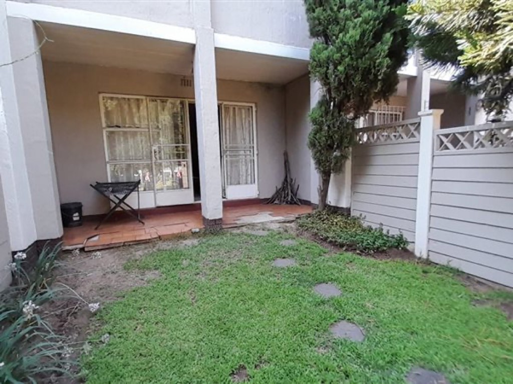 2 Bedroom Townhouse For Sale in Haddon, Johannesburg