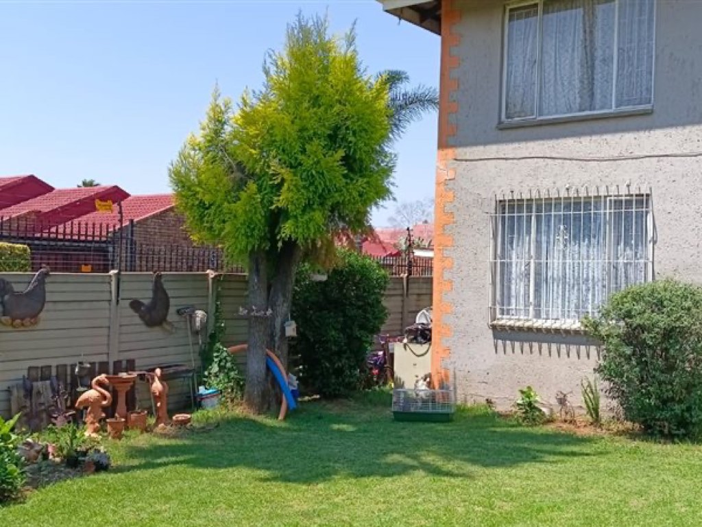 2 Bedroom Townhouse For Sale in Glen Marais, Kempton Park