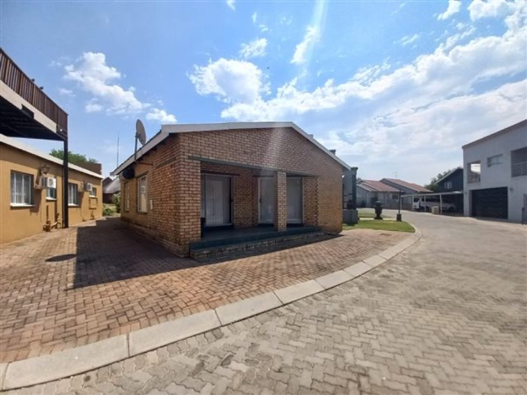 3 Bedroom Cluster House For Sale in Vaal Marina, Vaal Marina