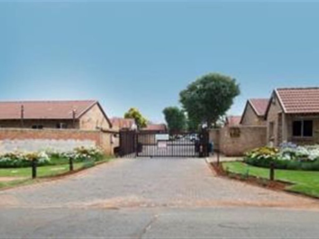 3 Bedroom Cluster House For Sale in Union, Germiston
