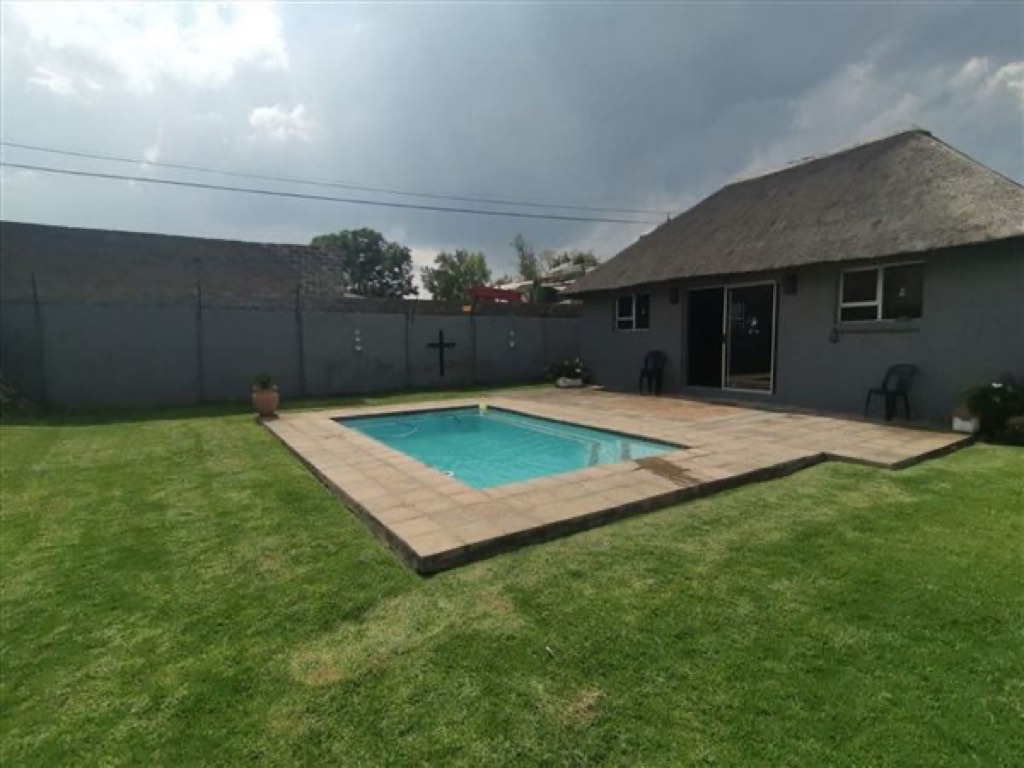 3 Bedroom House For Sale in Dalview, Brakpan