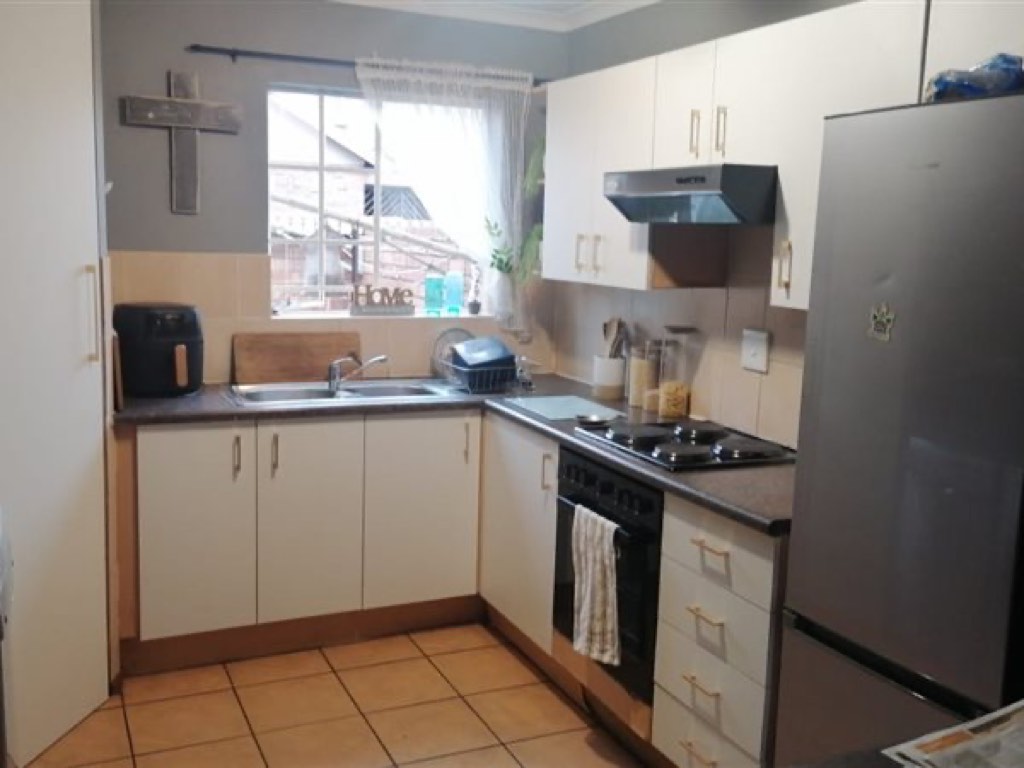 3 Bedroom Cluster House For Sale in Jansen Park, Boksburg