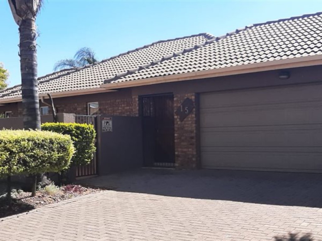 3 Bedroom Cluster House For Sale in Terenure, Kempton Park