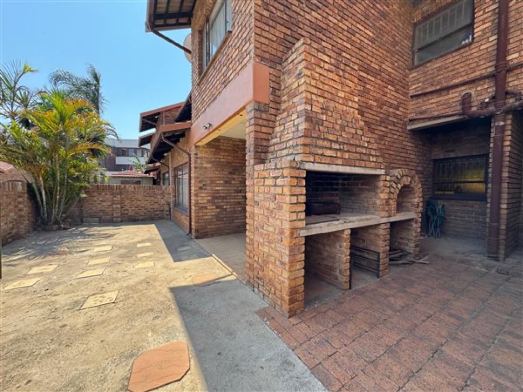3 Bedroom Townhouse For Sale in Birchleigh, Kempton Park