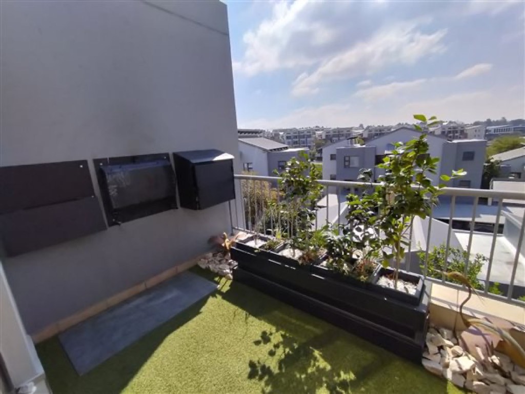 2 Bedroom Apartment / Flat For Sale in Greenstone Hill, Kempton Park