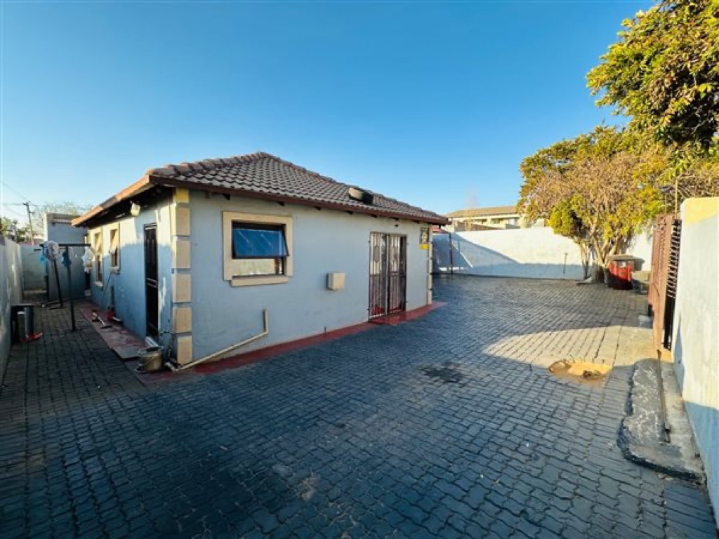 3 Bedroom House For Sale in Olifantsfontein, Midrand