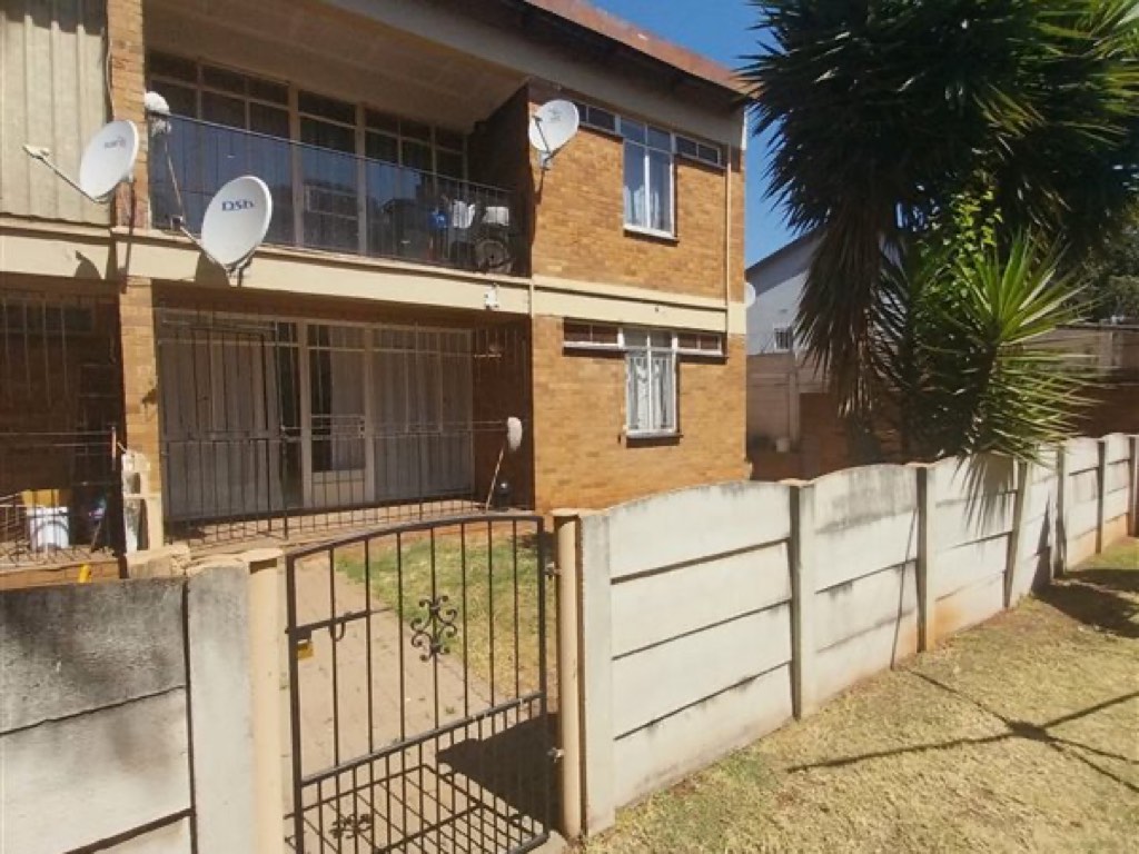 2 Bedroom Apartment / Flat For Sale in Birchleigh, Kempton Park