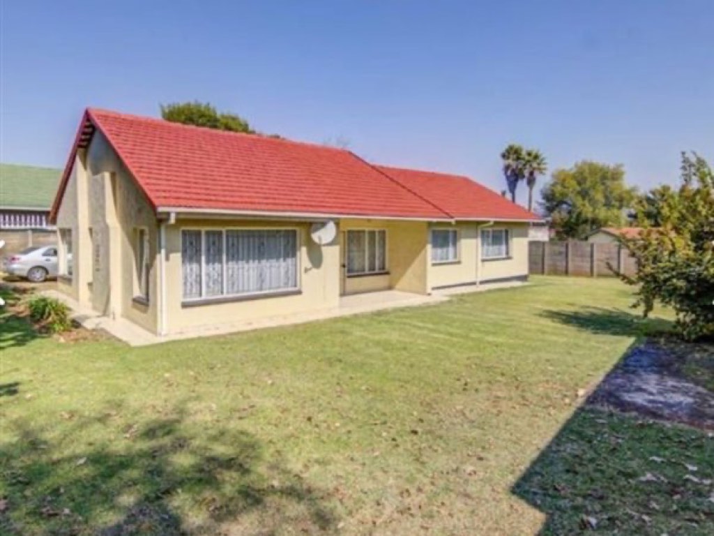 3 Bedroom House For Sale in Rhodesfield, Kempton Park
