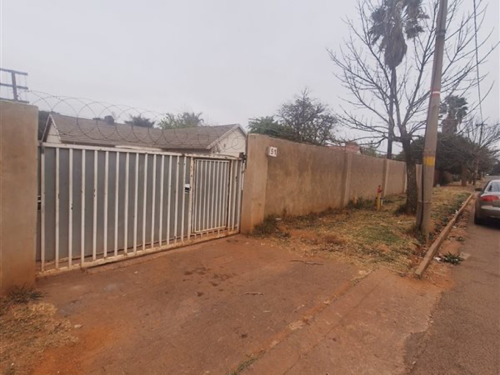 3 Bedroom House For Sale in Rhodesfield, Kempton Park