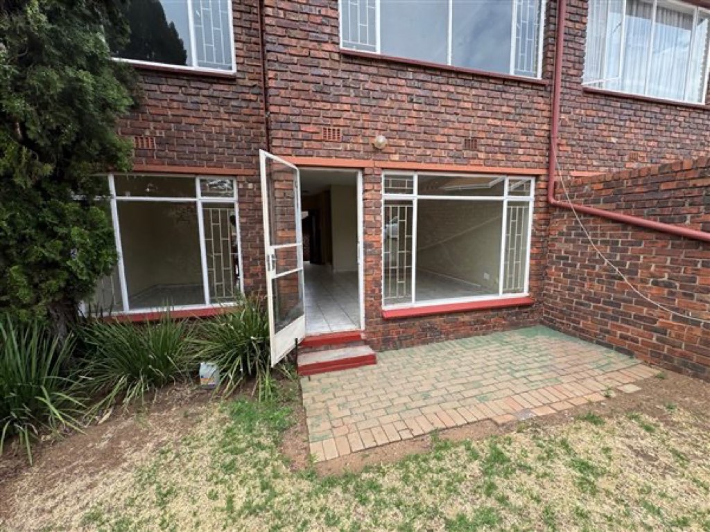 2 Bedroom Townhouse For Sale in Birchleigh, Kempton Park