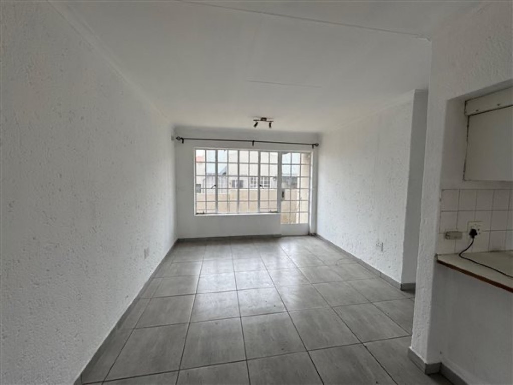 2 Bedroom Cluster House For Sale in Esther Park, Kempton Park
