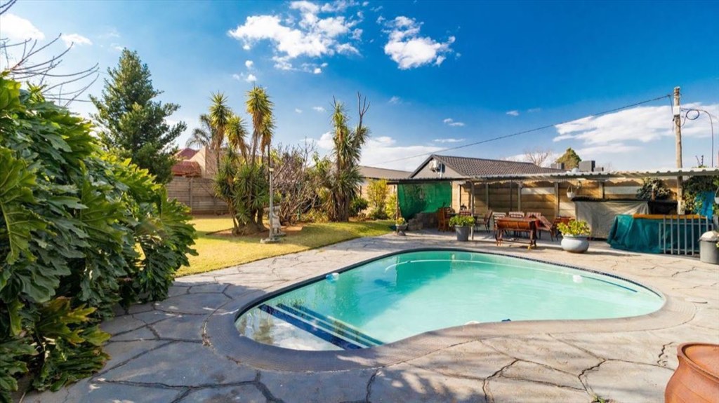 3 Bedroom House For Sale in Van Riebeeck Park, Kempton Park