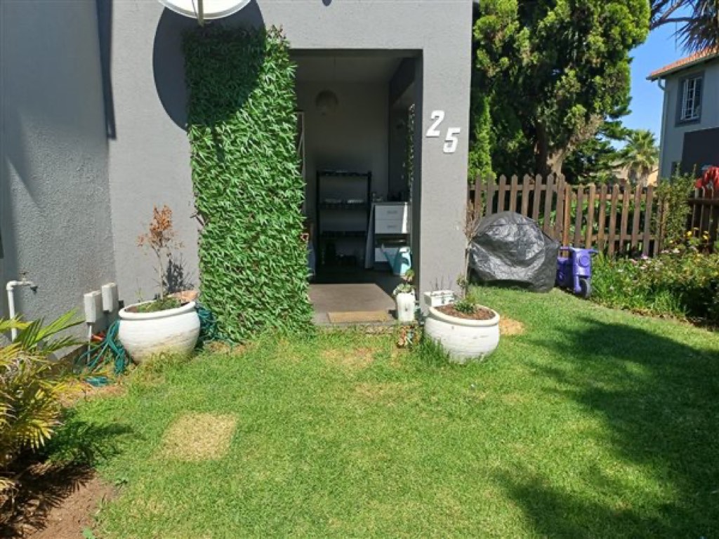 2 Bedroom Townhouse For Sale in Glen Marais, Kempton Park