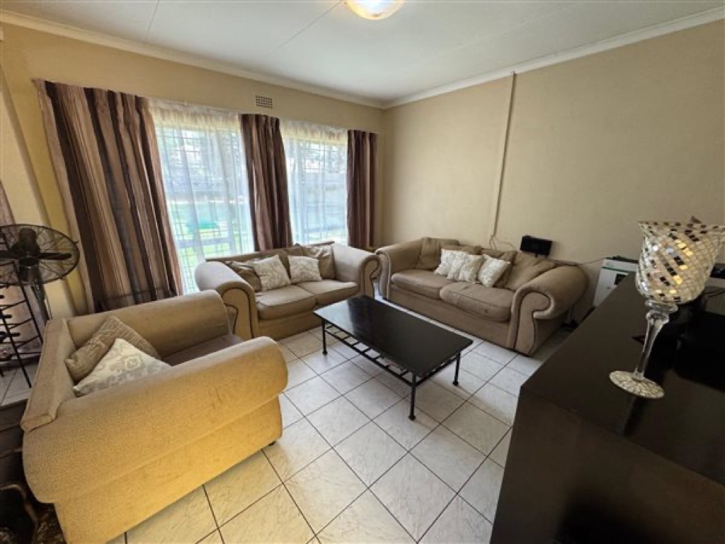 4 Bedroom House For Sale in Van Riebeeck Park, Kempton Park