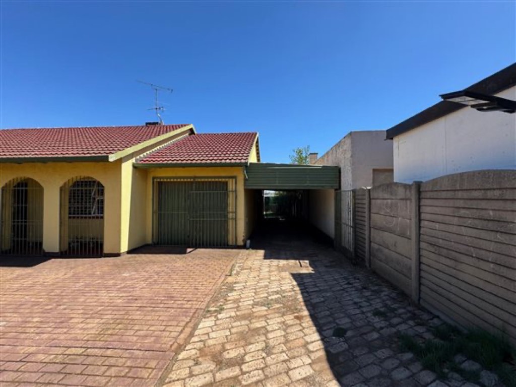 3 Bedroom House For Sale in Cresslawn, Kempton Park