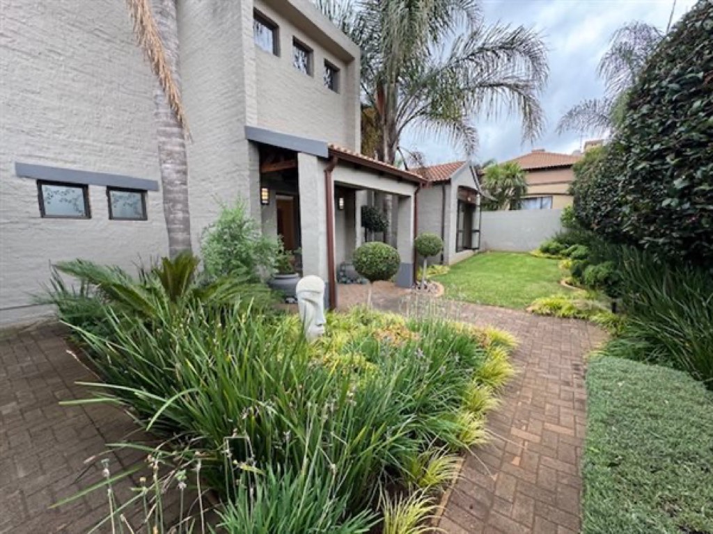 4 Bedroom House For Sale in Glen Erasmia, Kempton Park