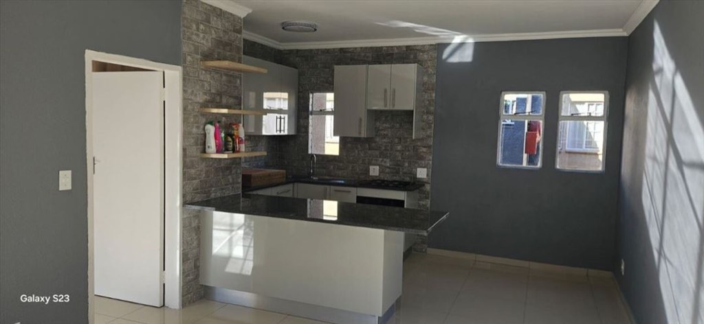 1 Bedroom Townhouse For Sale in Norkem Park, Kempton Park