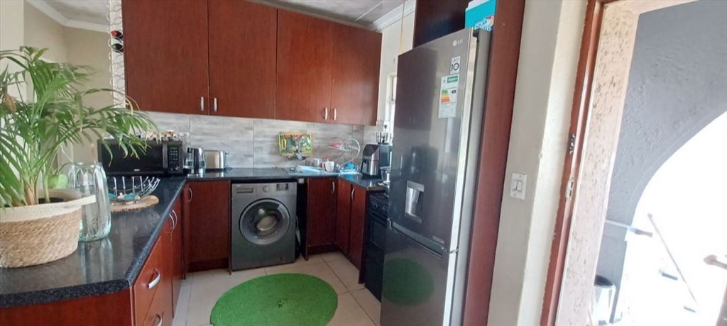 2 Bedroom Townhouse For Sale in Norkem Park, Kempton Park