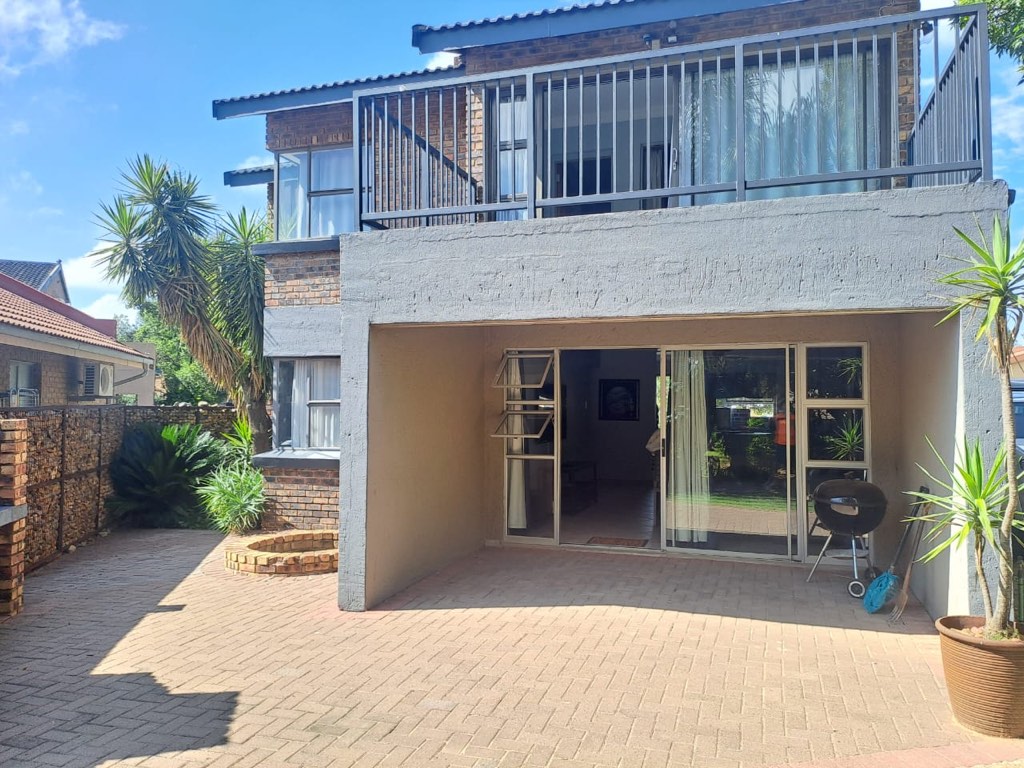 4 Bedroom Cluster House For Sale in Vaal Marina, Vaal Marina