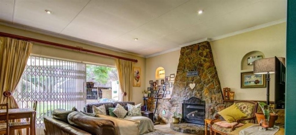 3 Bedroom House For Sale in Birchleigh, Kempton Park