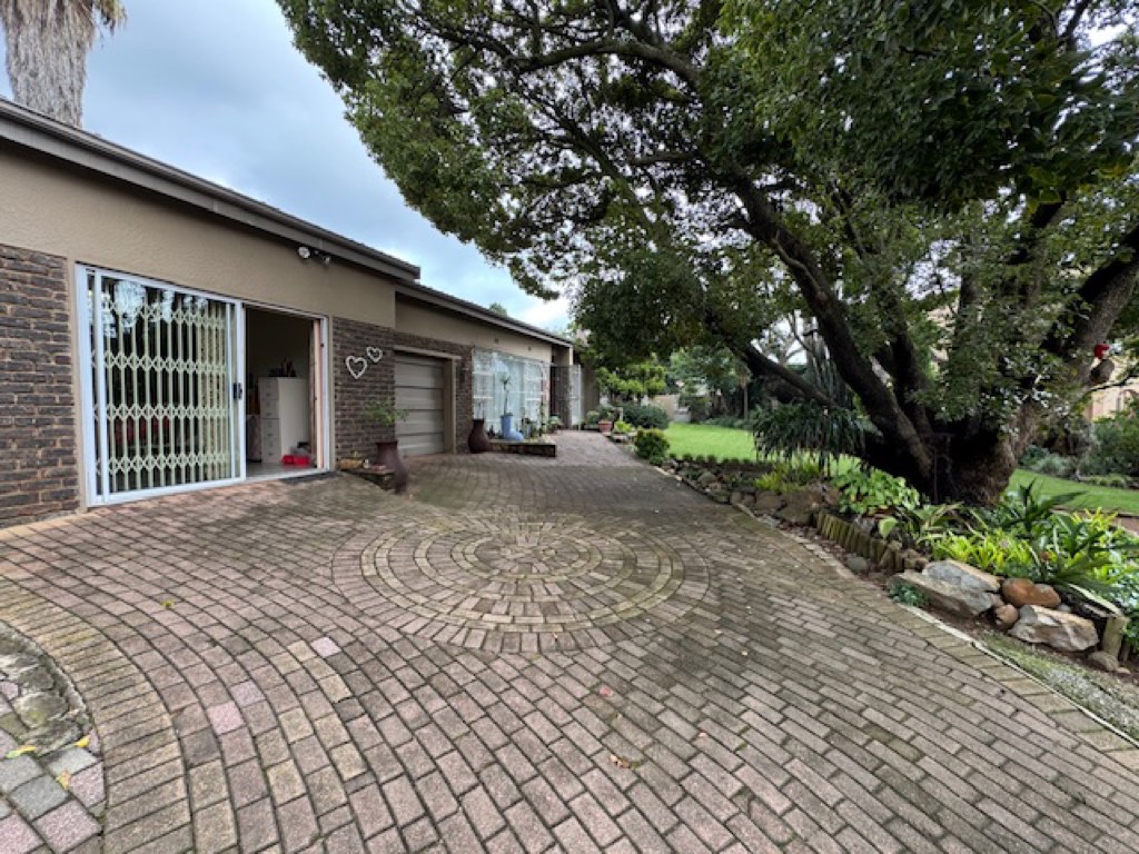 3 Bedroom House For Sale in Birchleigh, Kempton Park
