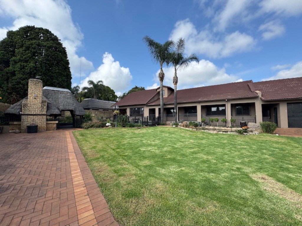 7 Bedroom House For Sale in Glen Marais, Kempton Park