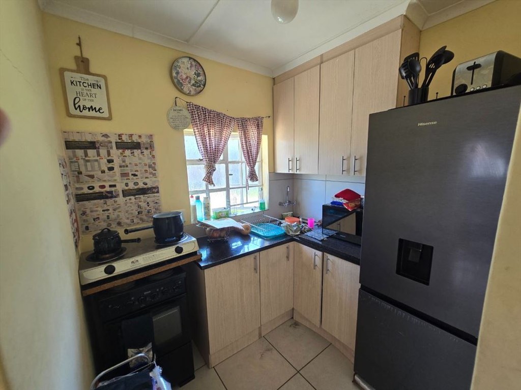 3 Bedroom House For Sale in Allen Grove, Kempton Park