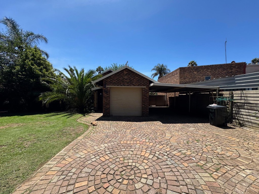 3 Bedroom House For Sale in Bonaero Park, Kempton Park