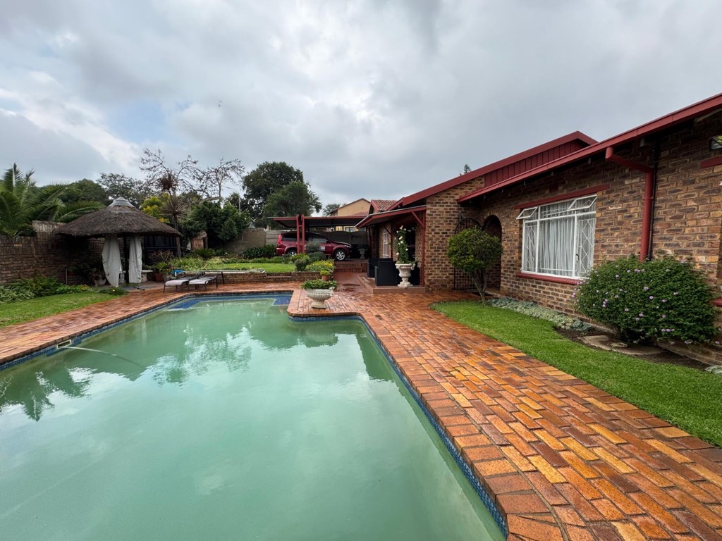 3 Bedroom House For Sale in Birch Acres, Kempton Park