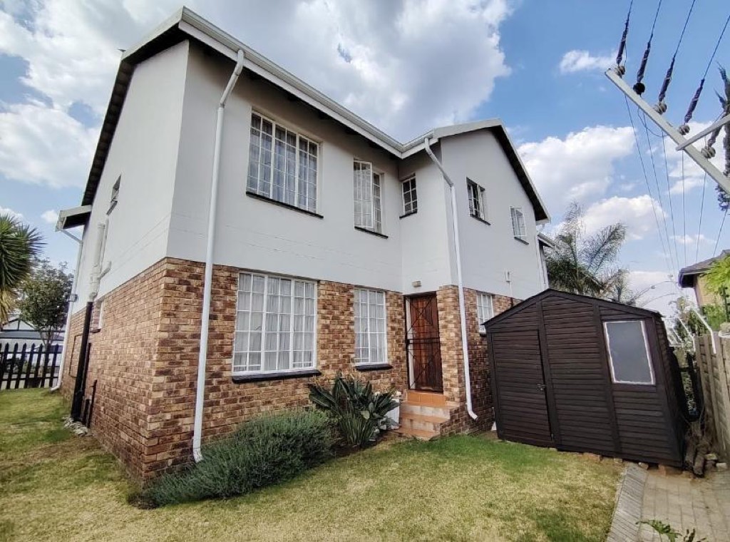 3 Bedroom Apartment / Flat For Sale in Beyers Park, Boksburg