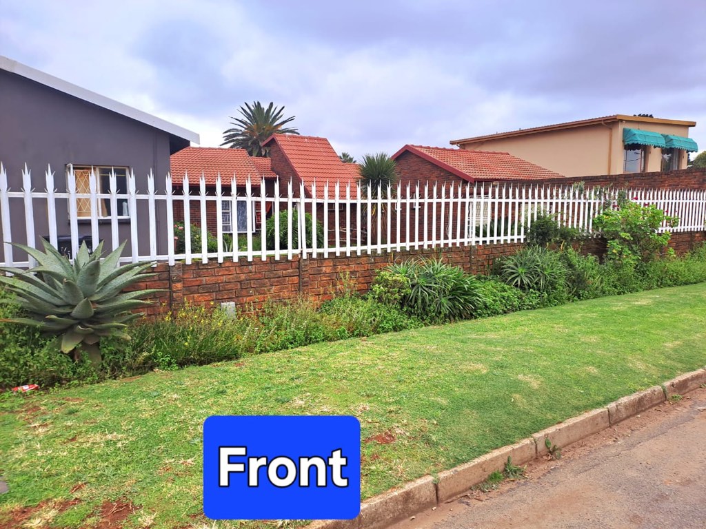 4 Bedroom House For Sale in Birchleigh, Kempton Park