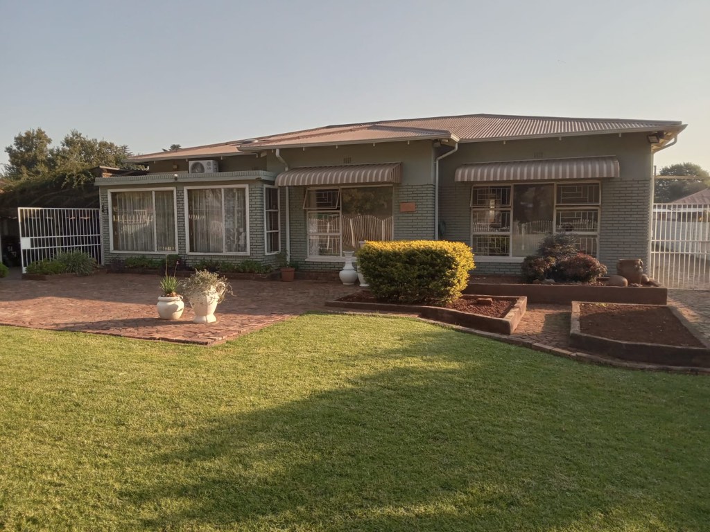 3 Bedroom House For Sale in Dalview, Brakpan