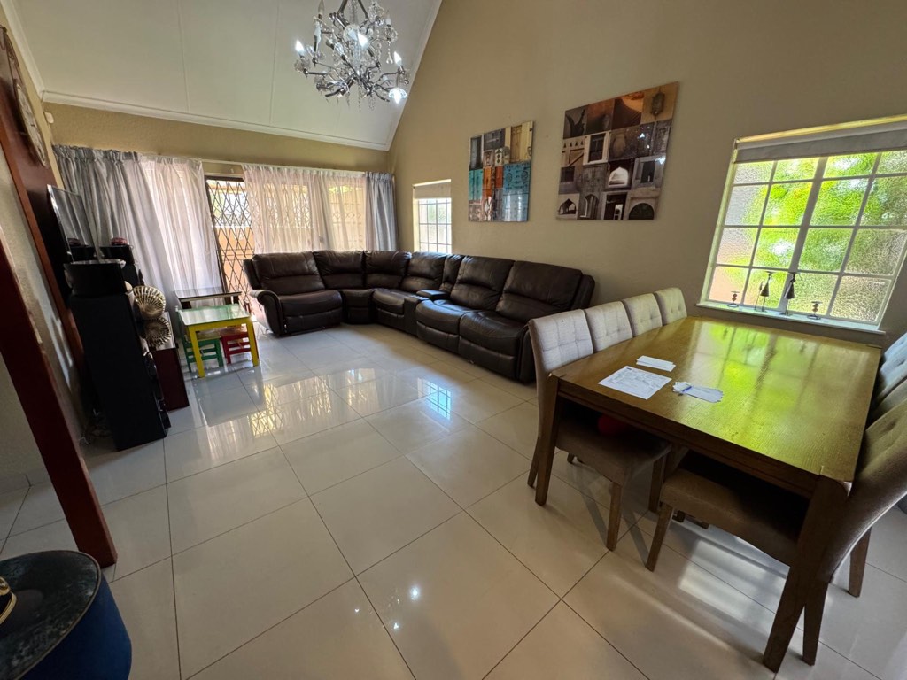 3 Bedroom Cluster House For Sale in Norkem Park, Kempton Park