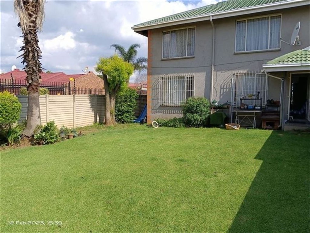 2 Bedroom Townhouse For Sale in Glen Marais, Kempton Park