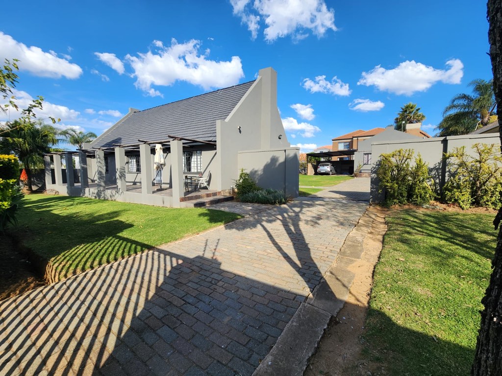 3 Bedroom House For Sale in Glen Marais, Kempton Park
