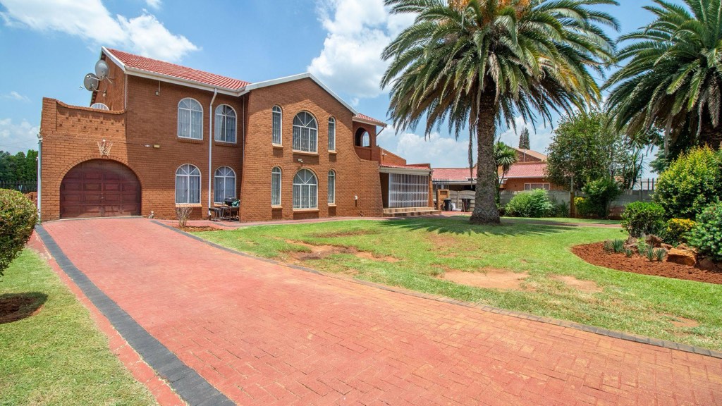 5 Bedroom House For Sale in Bakerton, Springs