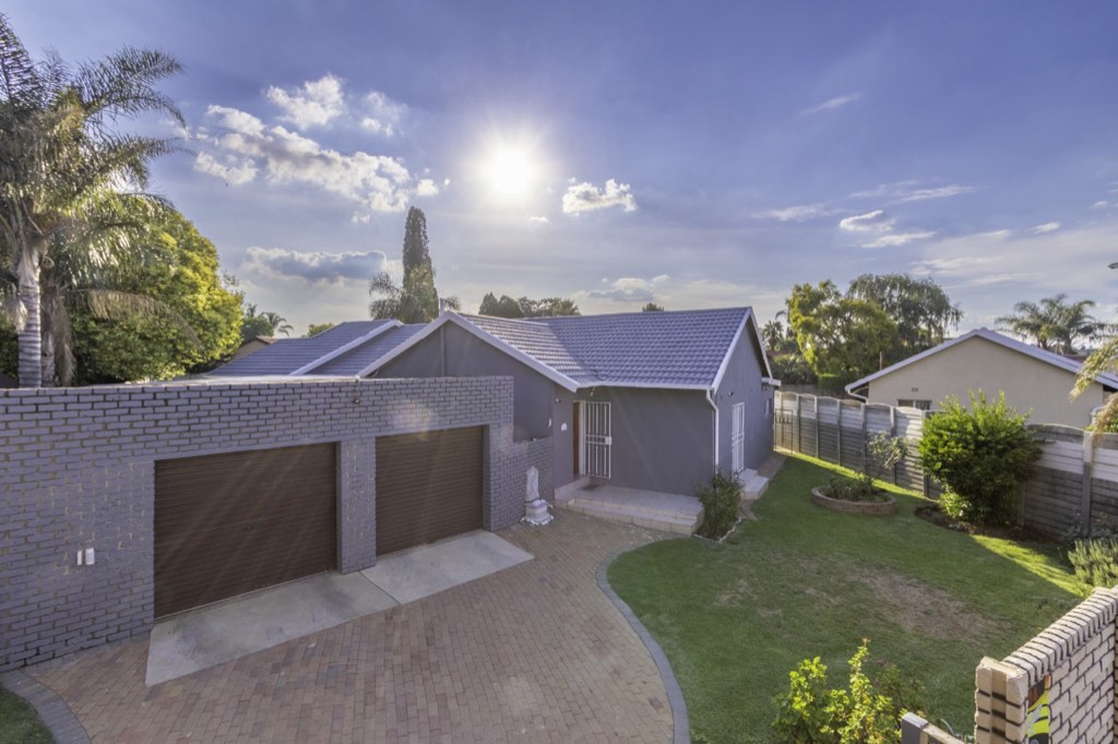 3 Bedroom House For Sale in Bonaero Park, Kempton Park