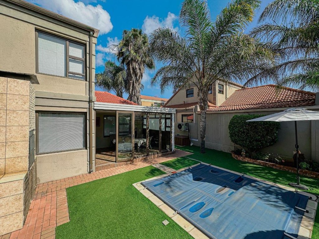 3 Bedroom Cluster House For Sale in Glen Marais, Kempton Park