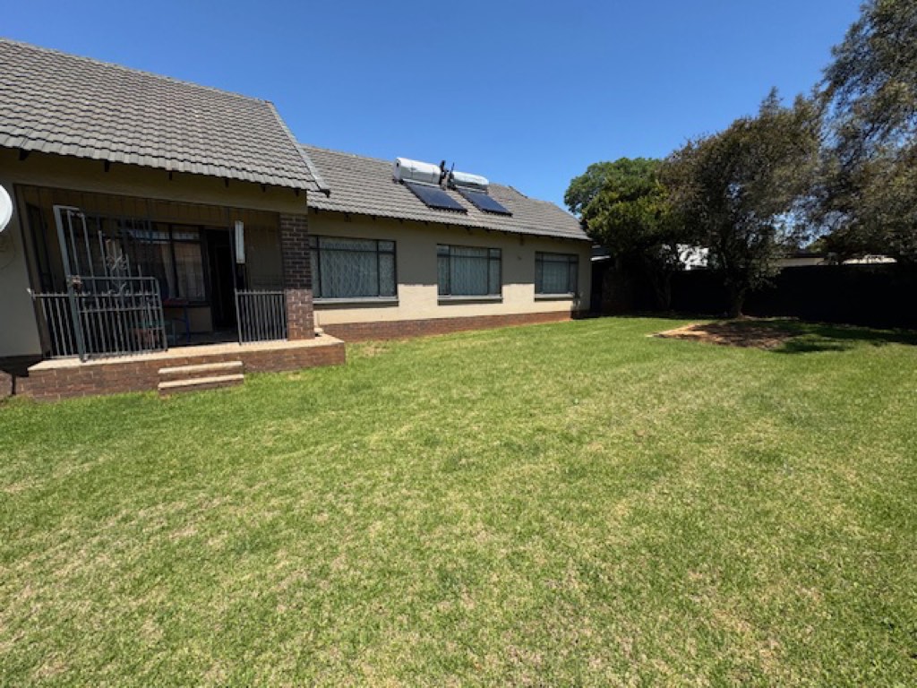 3 Bedroom House For Sale in Birchleigh, Kempton Park