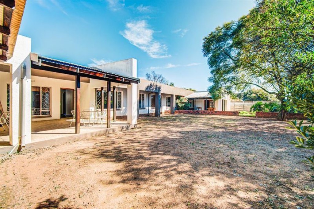 Commercial Property For Sale in Nimrodpark, Kempton Park