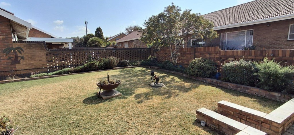 3 Bedroom Townhouse For Sale in Homestead, Germiston