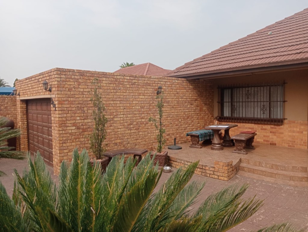 3 Bedroom House For Sale in Parkdene, Boksburg