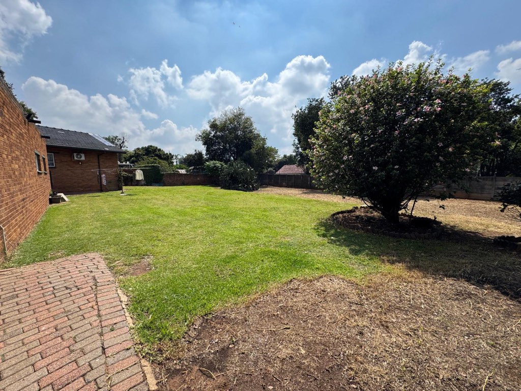 5 Bedroom House For Sale in Birchleigh, Kempton Park